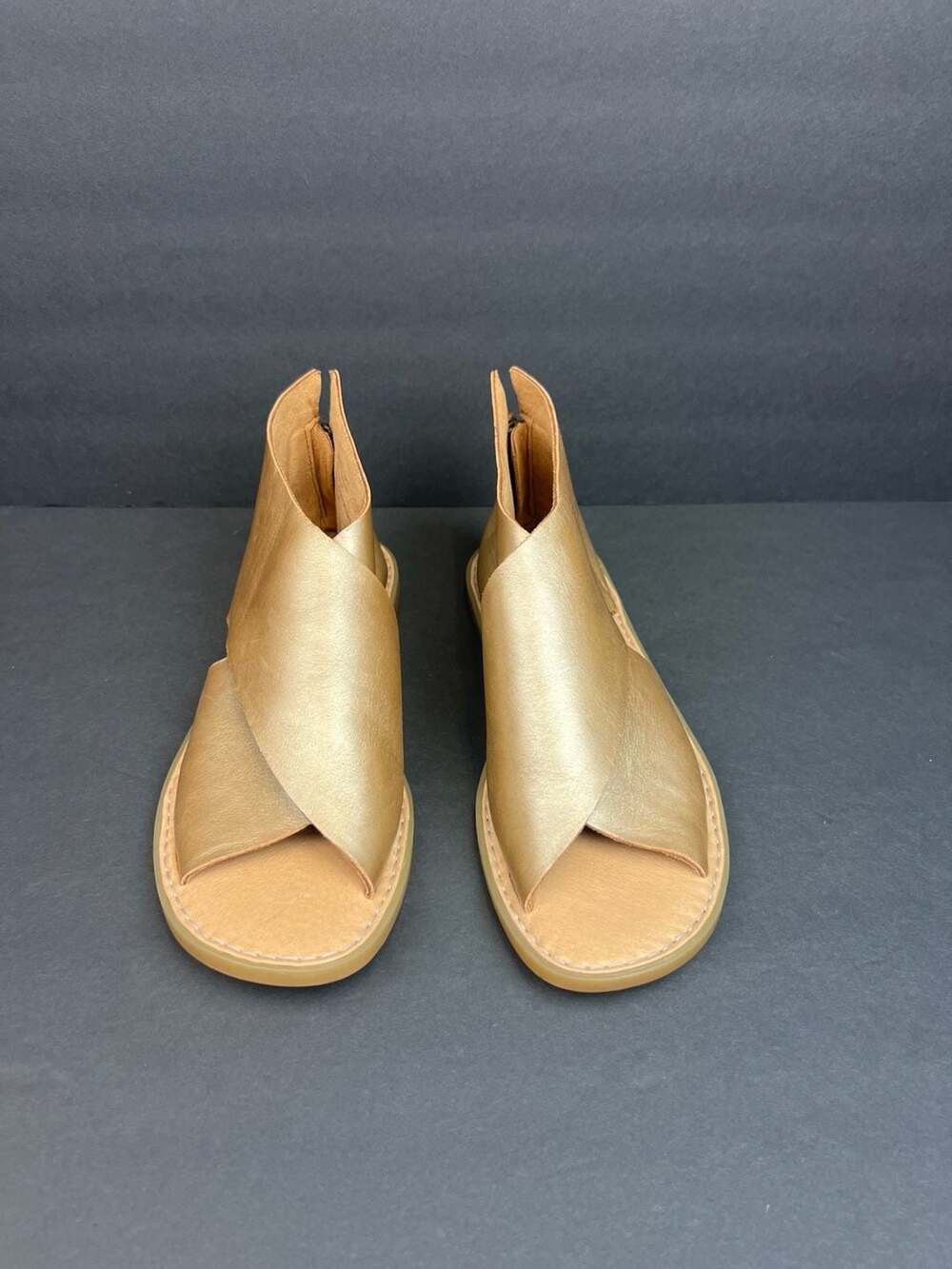 Børn Iwa Gold Leather Crisscross Flat Sandals Size 7 Medium Leather